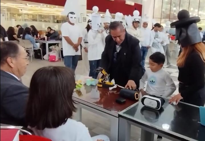 Ofreció la Secretaría Académica UATx ejercicio real sobre aplicación de tecnología a la educación con pedagogía STEAM
